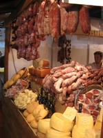 ACA TAMBIEN ESTUBIERON PRECENTES LOS SALAMES Y QUESOS CASEROS